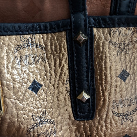 MCM Metallic Visetos Medium Shopper Tote Gold - Picture 6 of 16